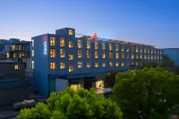 Wanxi Hotel (Kaifeng Xingguang Tiandi Qingming Shangheyuan Branch) - parking