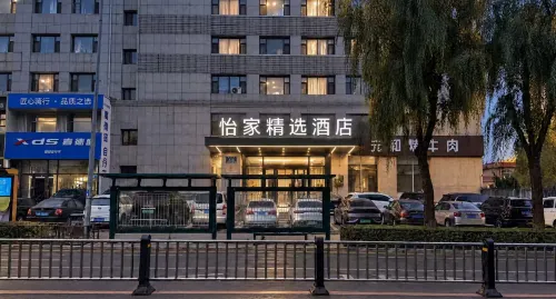 Yijia Collection Hotel (Changchun Aviation University Fanrong Road Subway Station) - parking