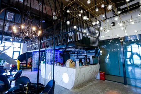 Qianhe Zhixuan River View Hotel