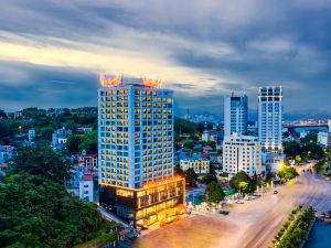 Muong Thanh Grand Bai Chay Hotel