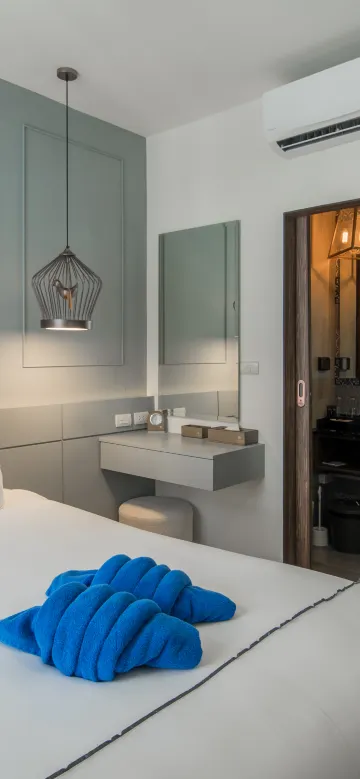 ห้องดีลักซ์พร้อมวิวสระว่ายน้ำ 1 เตียงคู่