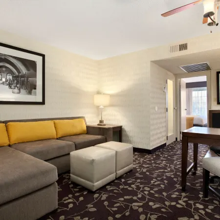 Casa Mani Resort Napa Valley, Curio Collection by Hilton