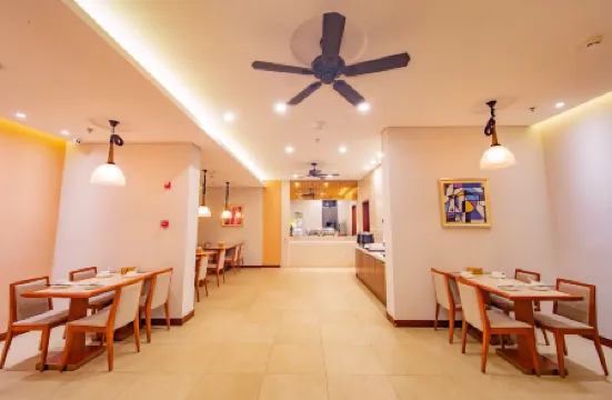 Manli Hotel Отели рядом с достопримечательностью «Qiongzhou Bridge»