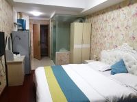 青岛自由空间度假公寓 - 城景大床房