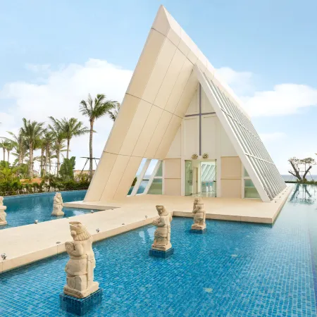Sheraton Maoming Romantic Beach Resort