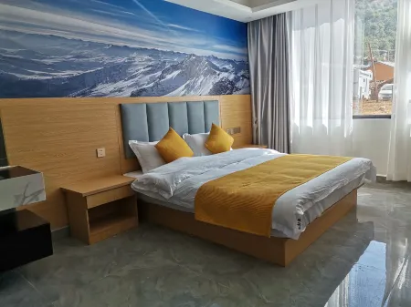 Lugu Lake Lanbo Bay exclusive courtyard Отели рядом с достопримечательностью «Rigg Viewing Platform»