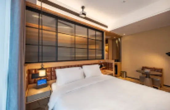 Huayun Dingxiang Hotel (Beijing South Station Niujie Branch) Hotels near Caishikou Station