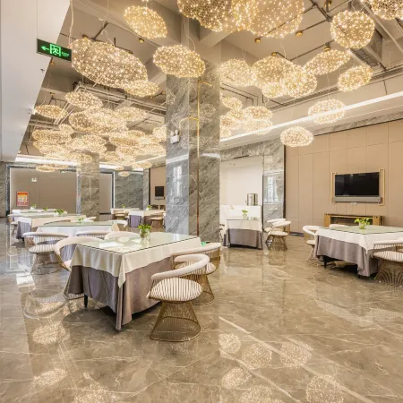 Shunwen Hotel Yining New Maoye International Shopping Center