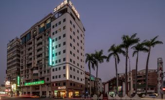 HiRiver Hotel