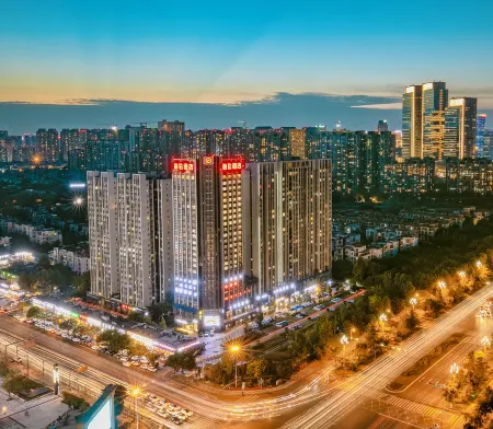 Helen Hotel (Shijicheng New Exhibition Center) Отели рядом с достопримечательностью «Singapore-Sichuan Hi-Tech Innovation Park»
