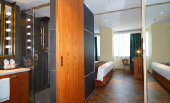 James Joyce Coffetel (Tianjin Railway Station North Square)