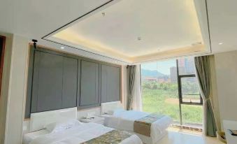 Longmen Yihai Chi Hot Spring Hotel