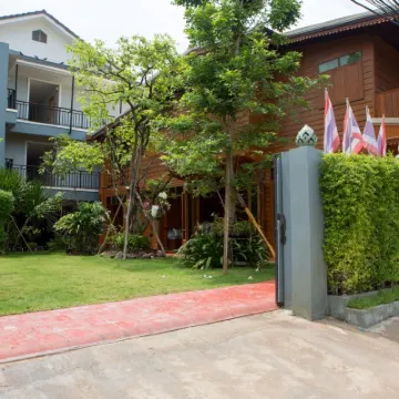 Sukhothai Garden Hotels near Wat Sri Chum