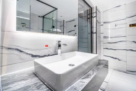 Boyu Zhenyue Hotel (Long'an Sanzhong Branch)