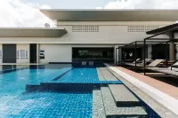 Zuri Hotel - Pools