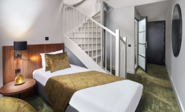 Boutique Hotel First City