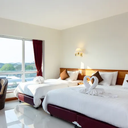 Kanchanaburi City Hotel Отели рядом с достопримечательностью «Военный музей JEATH»