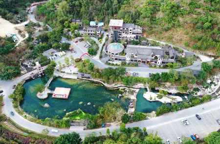 Xinxing Tianlushan Health Resort Hotel Отели рядом с достопримечательностью «Xinxing Tianlushan Resort»