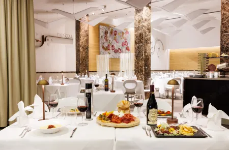 Best Western Premier Hotel Royal Santina Отели рядом с достопримечательностью «Гробница Цецилии Метеллы»