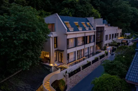 Lin Yin Xi Lu (Hangzhou West Lake Wushan Square)