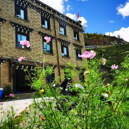 Rockland Meisu Hotel (Daocheng Yading Scenic Area Visitor Center)