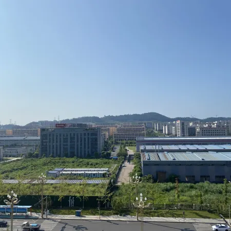 Qiyueli·Puyu Hotel (Yibin University Town Intelligent Terminal Industrial Park Store)