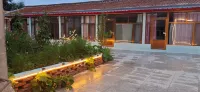 Liuji Family Hotel, Dolun