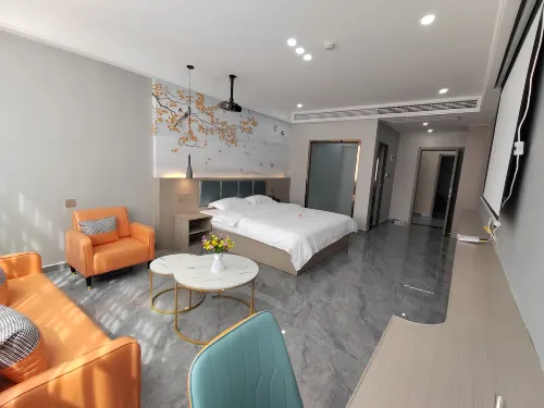 Orange Hotel - parking