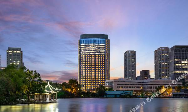 Hualuxe Shanghai Changfeng Park by IHG