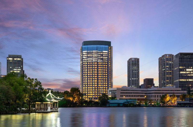 Hualuxe Shanghai Changfeng Park by IHG