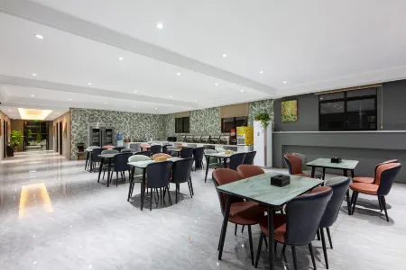 Long King Boutique Hotel (International Trade Centre) Отели в г. Мэнчэн