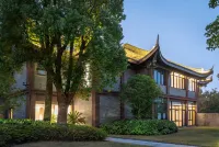 Yangzhou Seclusive Life Hot Spring Resort Hotels near CPC Yangzhou Hanjiang District Committee Party School