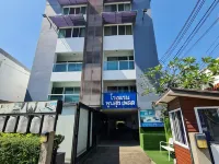 بونسوك بليس هوتل Hotels near وات فرا تشيتوفون ويمون مانجكلارام (وات فو)