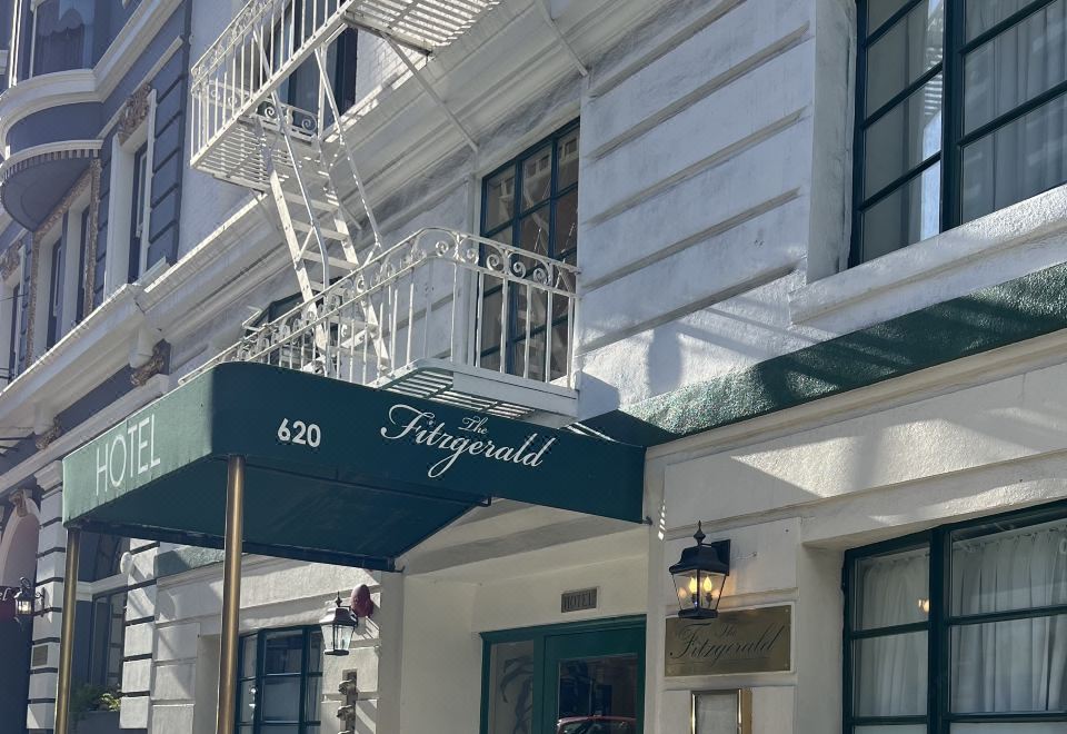 더 피츠제럴드 호텔의 클래식한 로비