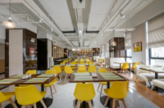 Heguang ALIENSPACE Esports Hotel (Sanya Dadonghai Sanya Bay Branch)