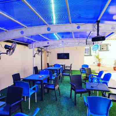 The 401 Hotel and Suites Dining/Meeting Rooms