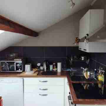 The Sanctuary - 50 Metres from the Train Station Dining/Meeting Rooms