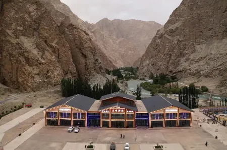 Tal Township Donggui Inn (Xinghuagu Visitor Center)