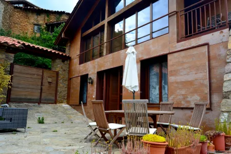 Casa rural al Pirineu Отели рядом с достопримечательностью «Cova d'Anes»