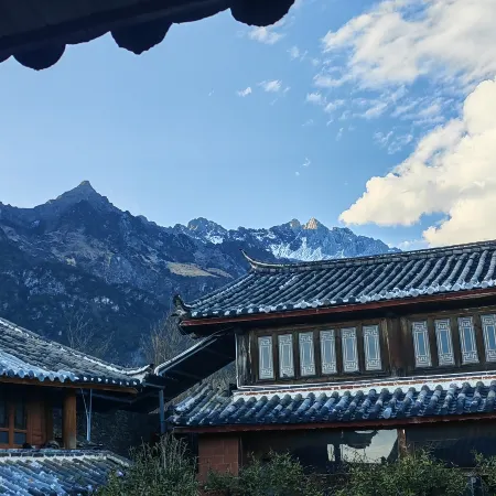 Qichi Snow Mountain International Youth Hostel