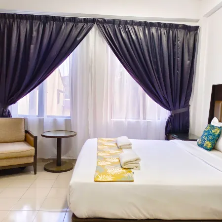 Salaam Suites Hotel Отели рядом с достопримечательностью «Военный музей»