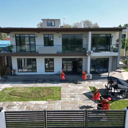 Weishan Xihu Homestay
