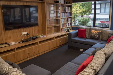 Adventure Q2 Hostel Отели рядом с достопримечательностью «Remarkables Market»