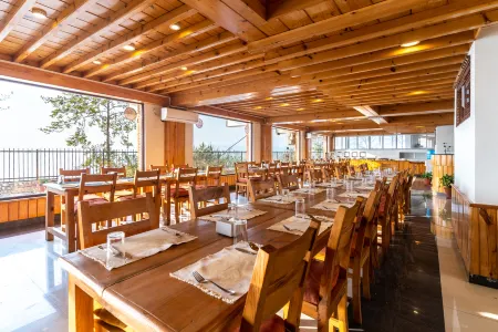 Nagarkot Shangrila Resort Отели рядом с достопримечательностью «Nagarkot Waterfall»