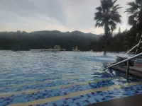 賀州西溪森林悅泉居温泉ホテル - プール