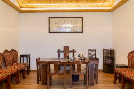 Guli Hotel Отели рядом с достопримечательностью «Anning Library»