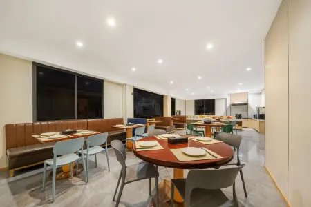 Jinpei Yunqi Hotel (Jinhua Automobile City Fruit Wholesale Market Store) Отели рядом с достопримечательностью «Jinhua Taoist Temple»