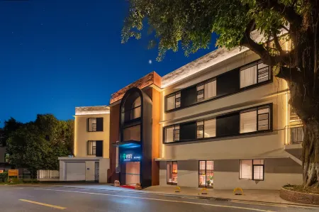 Guangzhouchangzhoudaorongyuan Отели рядом с достопримечательностью «Guangdong University of Foreign Studies (South Campus)»