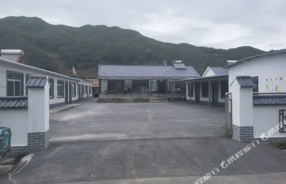 本溪縣楓迎客農家院