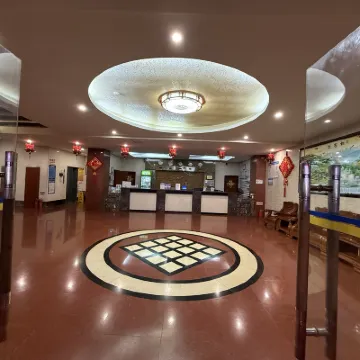 Qiongzhong Xinghua Hotel Hotels near Baihua Bridge